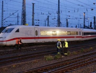 «Жизни 240 человек оказались под угрозой»: В Швейцарии сошел с рельсов пассажирский поезд