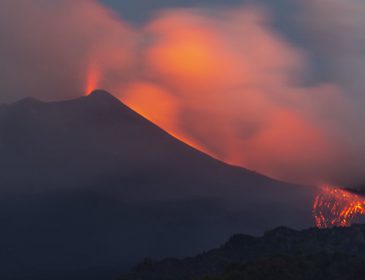 «Второй раз за два месяца»: На Сицилии проснулся крупнейший действующий вулкан Европы