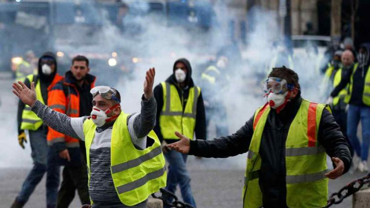 Акции протестов «желтых жилетов»: полиция задержала 26 человек в Париже