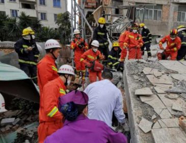 Под завалами дома остался десяток людей: на востоке Китая обрушился жилой дом