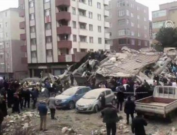 В Стамбуле обрушилось восьмиэтажное здание, под завалами остались люди