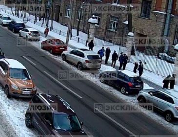 В Санкт-Петербурге 23-летний студент погиб от рухнувшей на голову глыбы льда