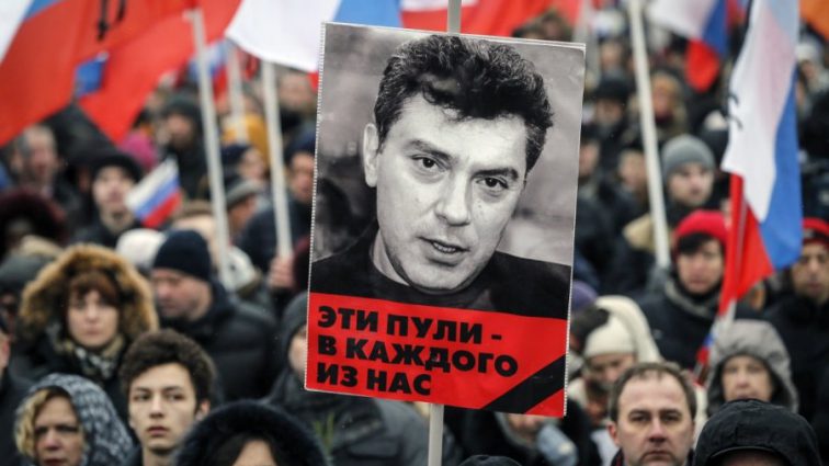 «Это пули в каждого из нас»: В Москве начался марш памяти Бориса Немцова