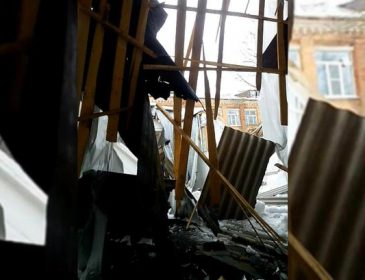 Внутри находилось 200 учеников: В одной из российских школ обрушилась крыша