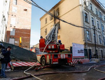 «Открытым пламенем горит целый этаж»: В Москве вспыхнул пожар в консерватории